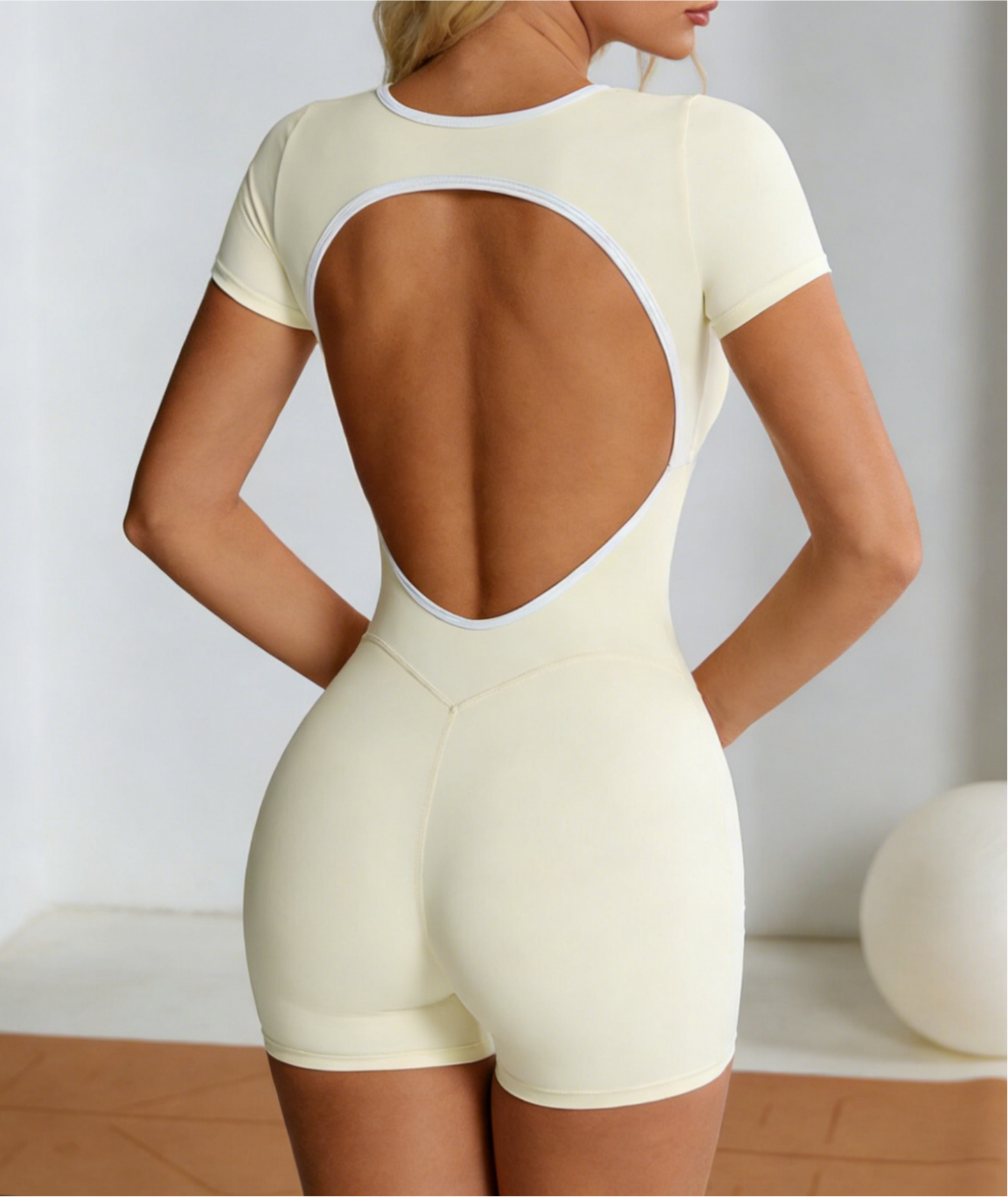 Short-sleeves Backless Yoga Rompers With Built-in Bra