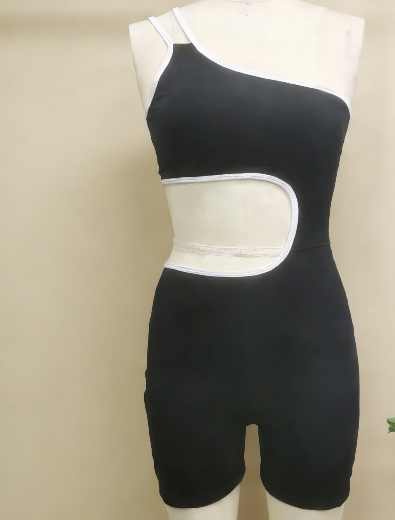 One-shoulder Cutout Waist Yoga Rompers With Built-in Bra