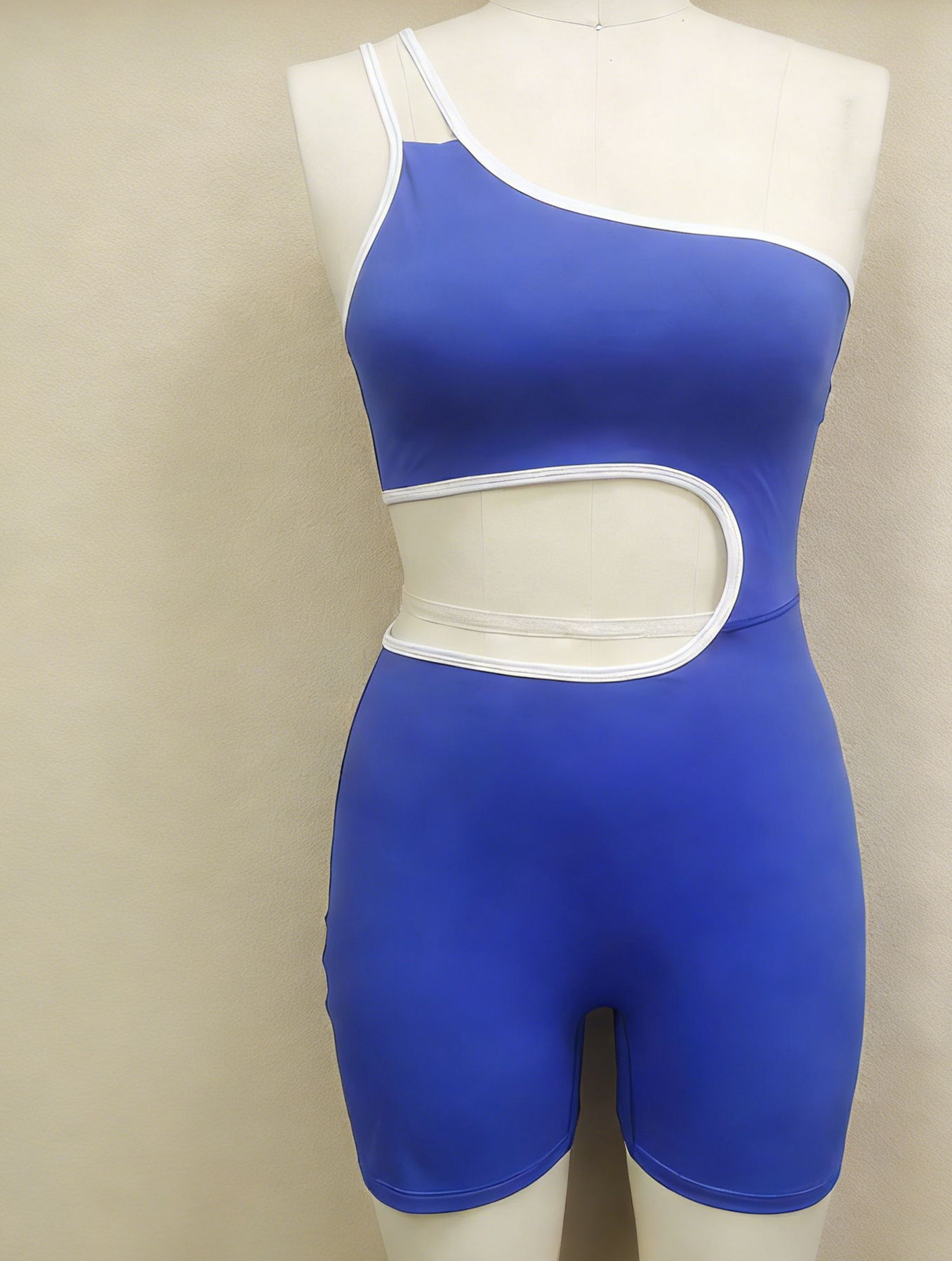 One-shoulder Cutout Waist Yoga Rompers With Built-in Bra