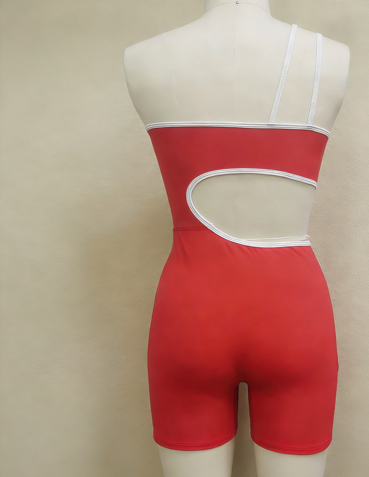 One-shoulder Cutout Waist Yoga Rompers With Built-in Bra